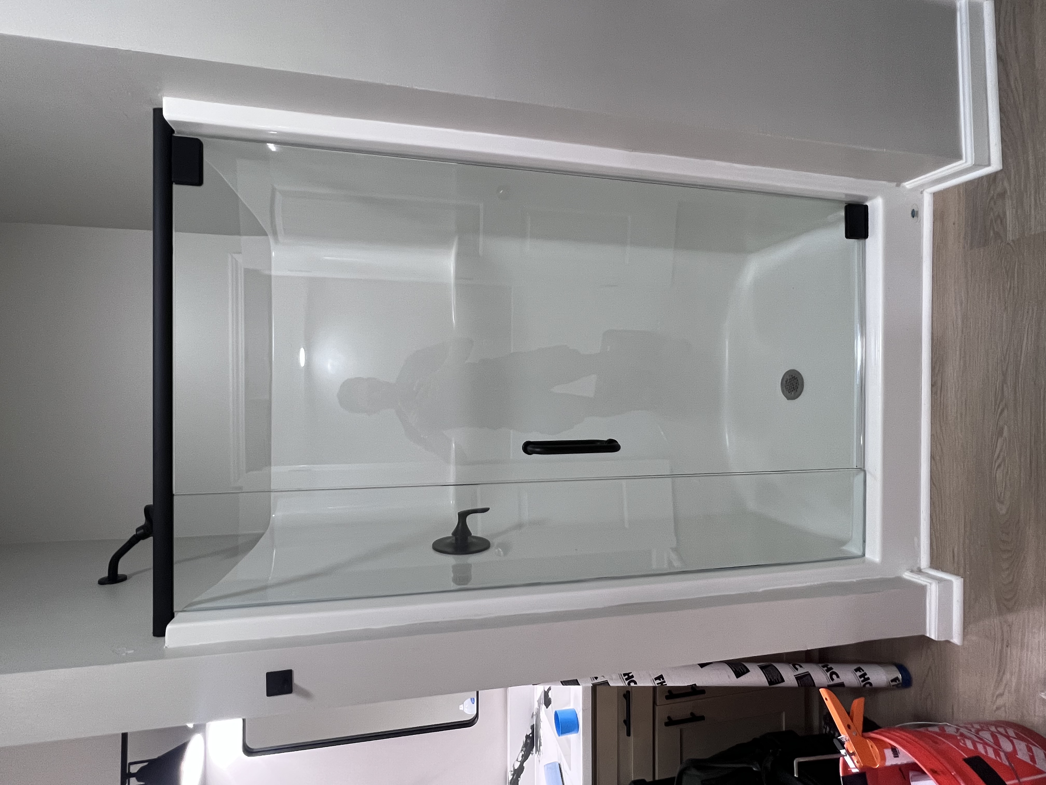 This header bar sits above the hollow fiberglass stall to ensure the glass is secured!