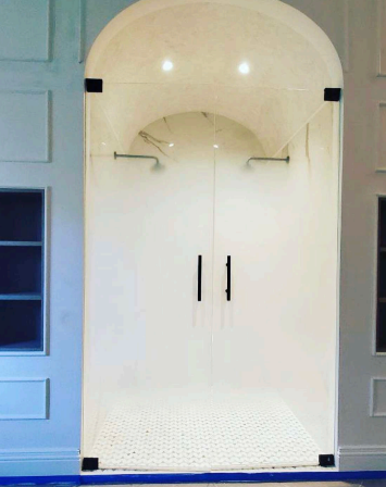 This laminated glass enclosure with an ombre fade is both private and stunning! Laminate and photo are courtesy of Vetrilite. See more options for your decorative film at www.vetrilite.com